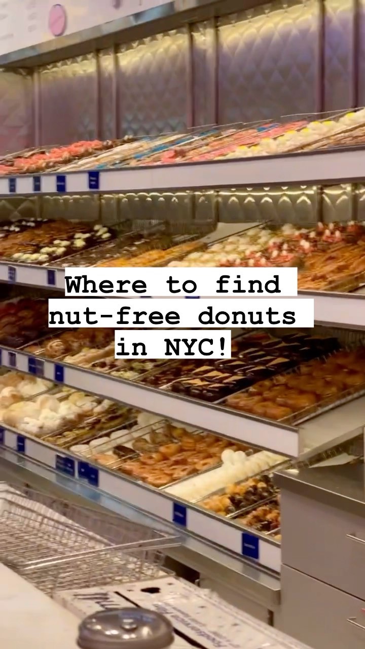 The Donut Pub 🍩 has been on my list to try for years and I finally made it there on my recent trip to NYC. They don’t use any peanuts or tree nuts, so I enjoyed trying all of the different flavors! ⁣ ⁣ Have you been? Any other NYC favorites (besides @alamodeicecreamshoppe 😋)? Let me know! ⁣ ⁣ @thedonutpub #foodallergy #foodallergies #foodallergykid #foodallergyfamily #foodallergylife #foodallergymom #foodallergyfriendly #foodallergyawareness #allergyadult #peanutallergy #peanutallergymom #tuesdaytreat #treenutallergy #allergytravels #allergyblogger